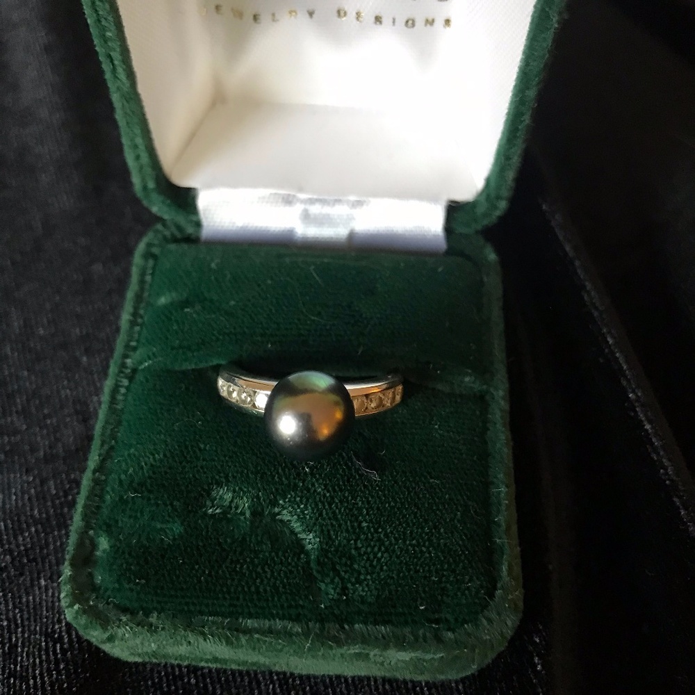 Cultured Tahitian Black Pearl and Diamond 14K Ring